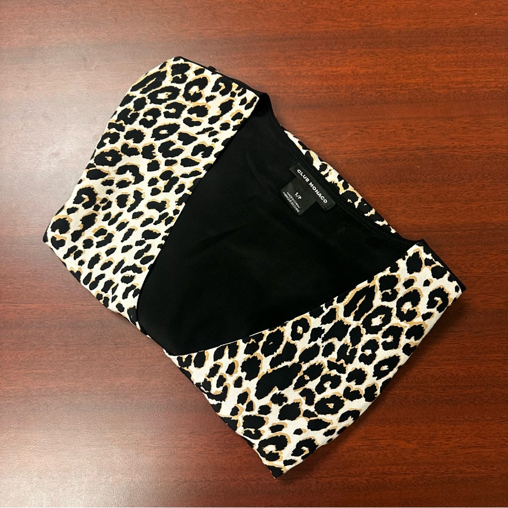 Club Monaco Black Leopard Patterned‎ Blouse Top Silk Womens S/P L/S Light V Neck